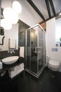 Vonios kambarys apgyvendinimo įstaigoje Premium Piso Loft de 3 habitaciones en centro histórico