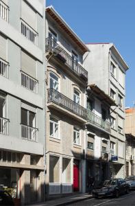 Gallery image of Gold & Grey Loft Almada in Porto