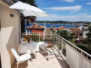 Balkón nebo terasa v ubytování Sea View House Olja