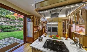 מטבח או מטבחון ב-Villa Veneziano Suites & Villa