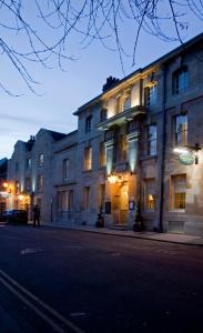 a building on the side of a street at night at Vanbrugh House Hotel in Oxford