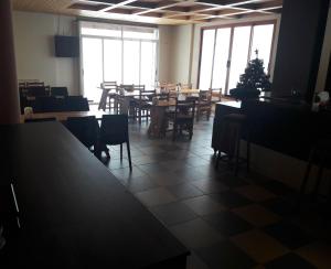 L'escale Du Mzaar tesisinde bir restoran veya yemek mekanı