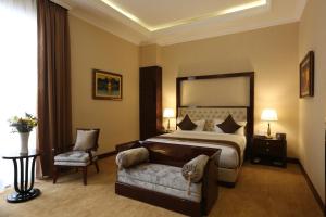 Tempat tidur dalam kamar di Sapphire Addis