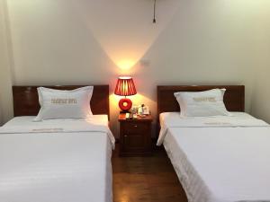 Giường trong phòng chung tại Thanh Phat Hotel