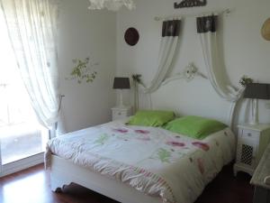 Säng eller sängar i ett rum på Villa Des Hortensias