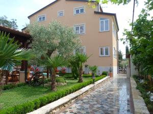 Vonkajšia záhrada v ubytovaní Apartments Villa Amfora