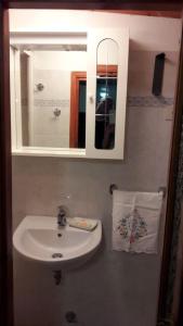 A bathroom at Casa "Big Mary" cinque terre