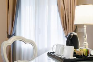 Kohvi ja tee valmistamise võimalus majutusasutuses Hotel Rapallo