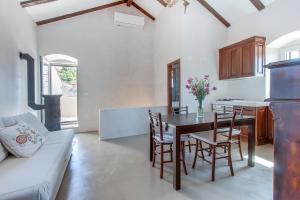 Kuchyň nebo kuchyňský kout v ubytování Hilltop Apartment Vidovici