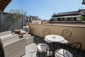 Rõdu või terrass majutusasutuses Hotel Rapallo