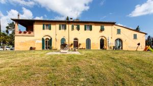 a large house on a hill with a grass yard at Villa Niccoli in Castelfiorentino