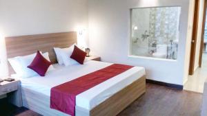 a bedroom with a large bed with a window at Hotel Emerald Valley in Chail
