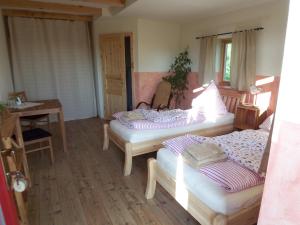 En eller flere senge i et værelse på Landhof zur Meierei