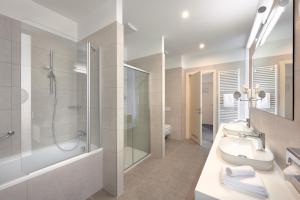 Koupelna v ubytování Hotel Salona Palace
