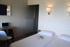 Ein Bett oder Betten in einem Zimmer der Unterkunft Village Vacances Azureva Anglet