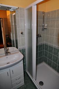 Koupelna v ubytování Hotel Poprad + 37 fotografií