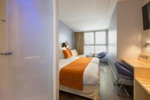 Postel nebo postele na pokoji v ubytování Best Western Seine West Hotel
