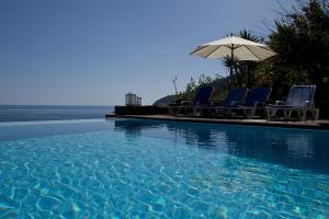 A piscina localizada em Casa de Pedra ou nos arredores