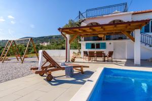 Bazén v ubytovaní Holiday home Trogir flower alebo v jeho blízkosti
