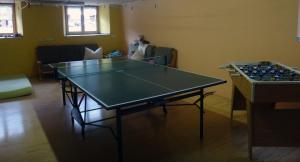 Stolní tenis v ubytování Gästehaus Appartements Egender nebo okolí