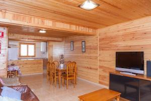 A television and/or entertainment centre at Casa Rural los Caños