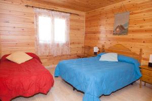 A bed or beds in a room at Casa Rural los Caños