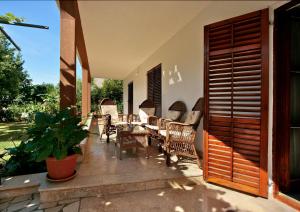 Ein Garten an der Unterkunft Apartment Kazalac Green Oasis