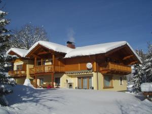 Obiekt Haus Dachstein zimą