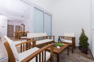 a living room with wooden chairs and a table at Lavanda in Kaštela