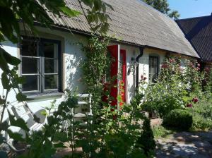 A garden outside Lunkaberg Bed & Breakfast