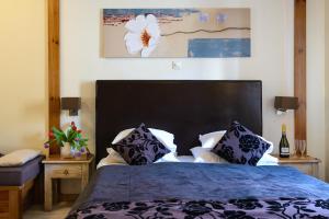 A bed or beds in a room at Hansalinn