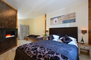 A bed or beds in a room at Hansalinn