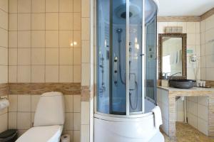 A bathroom at Hansalinn