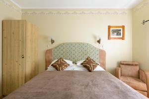 A bed or beds in a room at Hansalinn