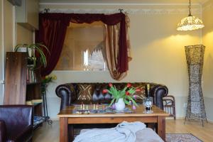 A seating area at Hansalinn