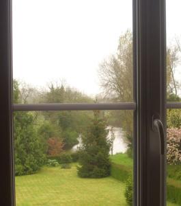 Vue sur le jardin de l'établissement Auberge du Vieux Chateau ou à proximité