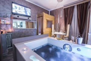 A bathroom at Roma d'Amore