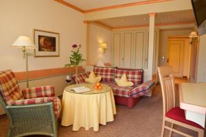 Posezení v ubytování Hotel Lamm Baiersbronn Mitteltal