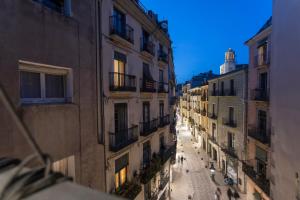 an overhead view of an alley between two buildings at Bravissimo Cort Reial-3B in Girona