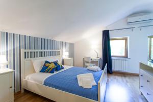 Giường trong phòng chung tại Villa Borgo Duino