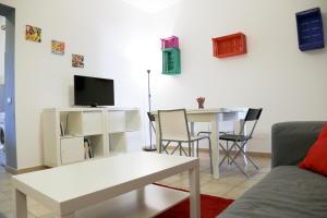 a living room with a table and a tv at Bahlara Case Vacanza in Palermo