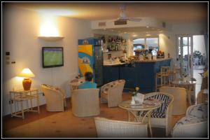 a restaurant with tables and chairs and a bar at Hotel Viticcio in Portoferraio