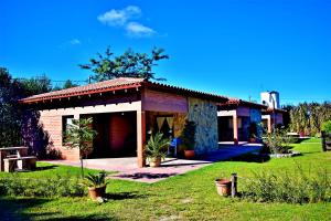 a small building in a yard with a grass field at Cabañas Villa del Sol in Salta