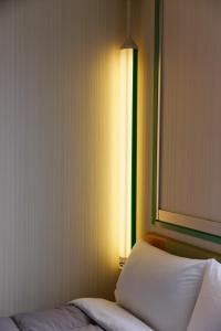 Letto o letti in una camera di R&B Hotel Kobe Motomachi