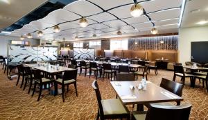 a restaurant with tables and chairs in a room at Mowbray Hotel in Launceston