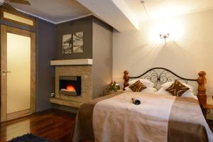 A bed or beds in a room at Hansalinn