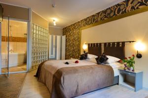 A bed or beds in a room at Hansalinn