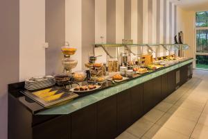 Comida no hotel ou em algum lugar perto