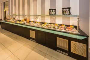 Comida no hotel ou em algum lugar perto