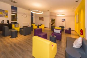 Uma área de estar em Star G Hotel Premium München Domagkstraße